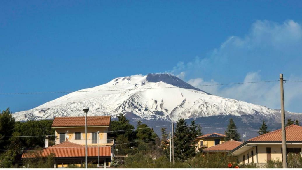 Between Sea And Mountain Apartment San Giovanni La Punta Bagian luar foto